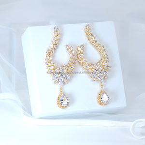 Adorable boucles d'oreilles magnifiques en argent sterling 925 avec diamants taillés en poire Moissanite pour les femmes - Product Image 5