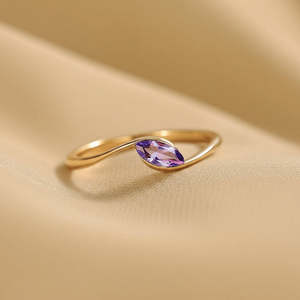 Bague élégante en feuille d'argent de Hallmark, plaquée or rose 18 carats avec améthyste taille princesse, style éternité tendance, cadeau idéal - Product Image 1