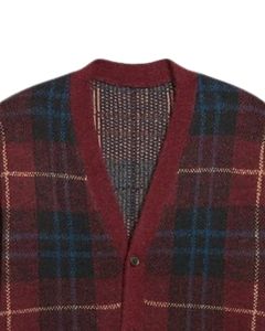 เสื้อคาร์ดิแกนผู้ชายลายตารางสีน้ำตาลแดง น้ำเงิน ดำ ผลิตจากผ้าฝ้ายเนื้อนุ่ม อุ่นสบาย พร้อมกระดุมสำหรับแฟชั่นฤดูหนาว - Product Image 4