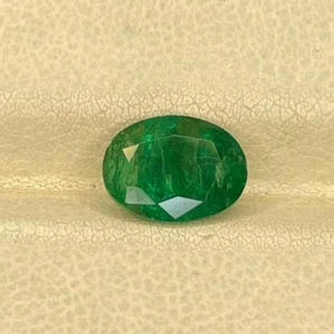 มรกตแซมเบียธรรมชาติ ทรงรี สีเขียวอมมรกต - Product Image 1