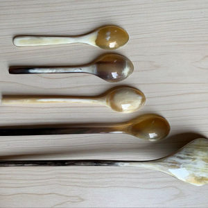 ช้อนเขาควายธรรมชาติ ทำด้วยมือและขัดเงา เหมาะสำหรับเสิร์ฟเครื่องเทศ น้ำจิ้ม หรือใช้ตกแต่งโต๊ะอาหาร คุณภาพสูง - Product Image 1