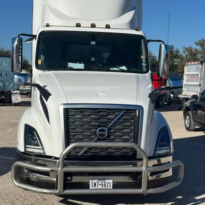 2020 Volvo VNL 300 6x4 T/A Cabina Diurna - Product Image 1