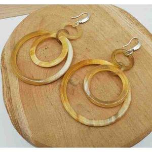 Boucles d'oreilles en corne de buffle au design classique pour filles élégantes Taille personnalisable en solde - Product Image 1