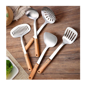 Cuchara de cocina de acero con espejo, cucharón con mango de madera para sopa/cucharón giratorio para accesorios de cocina, cuchara de cocina - Product Image 3