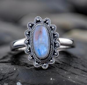 Bague en argent sterling 925 faite à la main avec pierre de lune ovale sertie clos, classique, unisexe, pour mariage, anniversaire ou fête - Product Image 3