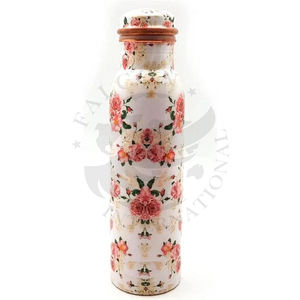 Elegante botella de agua de cobre a prueba de fugas con una atractiva textura martillada y un cuerpo de metal puro hecho a mano de larga duración. - Product Image 2