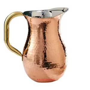 Taza de cobre hecha a mano con textura radiante que aporta sofisticación y brillo cálido a cualquier mesa - Product Image 4