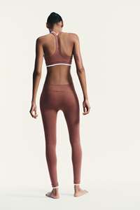 Ensemble de yoga élégant tissu respirant flexible à séchage rapide et lisse idéal pour l'entraînement quotidien, la salle de sport ou les voyages style vêtements de sport - Product Image 5