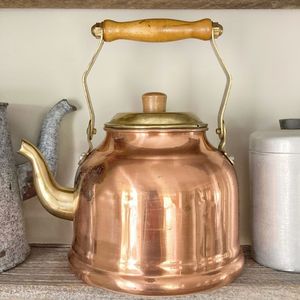 Hervidor de cobre de diseño antiguo con cuerpo de metal bellamente hecho a mano, perfecto para los amantes de la elaboración de té de la cocina de granja rústica - Product Image 6