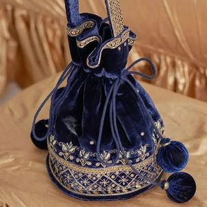 2024 impresionantes bolsos de muñeca Potli de seda de terciopelo azul marino cuentas de cristal bordado de piedra Zari para bodas y fiestas - Product Image 1