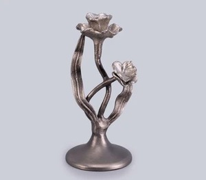 Portavelas Vintage inspirado en flores de diseñador único Ideal para crear un acento decorativo acogedor en el espacio de la sala de estar o del dormitorio - Product Image 3