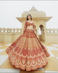 2025 @ Impresionante blusa granate nupcial para mujer, vestido Lehenga & Dupatta con Dabka adornado, piedra, cuentas de cristal Zari work - Product Image 1