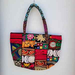 Bolso de mano de algodón con cuentas bordadas estilo bohemio vintage, bandolera de hombro hecha a mano para mujer con flecos para viajes a la playa - Product Image 1