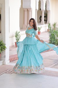 Lahenga Choli Dupatta Otoño Vintage Dorado con Bordado de Hilos Múltiples Zari y Lentejuelas, Silueta Holgada Completamente Cosida, Estilo Natural - Product Image 5