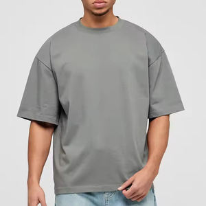 เสื้อยืดโอเวอร์ไซส์แขนสั้นผู้ชายรุ่นใหม่ปี 2026 สีพื้น ผ้าฝ้าย 100% ลายสติ๊กเกอร์แบบกำหนดเอง ลายตัวอักษร OVERSIZE - Product Image 1