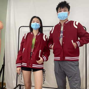 Blouson d'hiver pour homme imperméable avec garniture en fourrure de mouton, style vintage baseball, couleur et taille personnalisables - Product Image 4