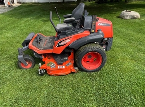 Tondeuse autoportée diesel Kubota ZD1211 à rayon de braquage zéro pour usage commercial et travaux de paysagisme - Product Image 5