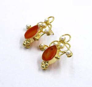Poste de pendiente hecho a mano chapado en oro de 14 quilates con ajuste de bisel de bucle, regalo de aniversario con incrustaciones para mujeres y niñas, favores de fiesta - Product Image 3