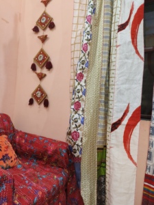 Seda Beige Boho Étnico Colgante de pared Gypsy Hippy Estilo Cortinas y cenefas Sari Inspirado Decoración para el hogar en estilo bohemio - Product Image 2