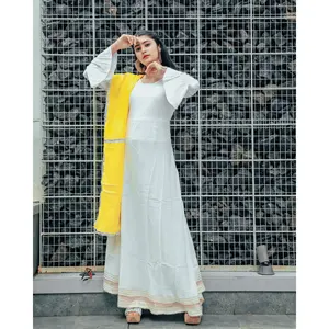 ชุดเดรสผ้าฝ้ายสีขาวโดย Thread & Button - Product Image 3