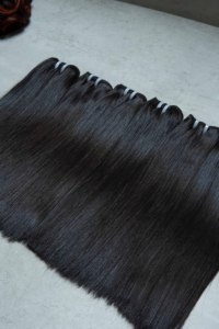 Extensions de cheveux doublement étirées, pointes pleines, cuticules alignées, lisses, couleur naturelle, tissage à la machine - Product Image 1