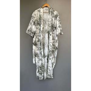 Robe kimono légère en coton pour femme avec imprimé floral, coupe ample, peignoir - Product Image 1