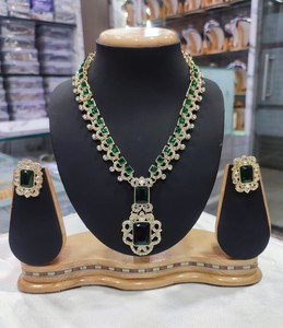 Magnifique ensemble de bijoux de mariage pour femmes, collier et boucles d'oreilles pendantes en cristal de zircon cubique, pour les fêtes - Product Image 3