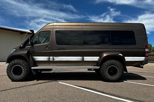 Mercedes-Benz Sprinter 3500 4x4 USADA MÁS VENDIDA, Año 2016, Modificaciones para Overlanding, 4WD, Motor Turbodiésel V6 de 3.0 Litros - Product Image 5