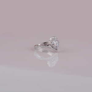 Anillo de compromiso de diamante cultivado en laboratorio con corte redondo, chapado en oro sólido de 10KT, certificado IGI, su regalo perfecto para cumpleaños - Product Image 6