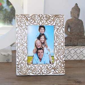 Marco de fotos de collage de madera de apertura múltiple, perfecto para mostrar varias imágenes familiares en un elegante ajuste decorativo de madera - Product Image 3