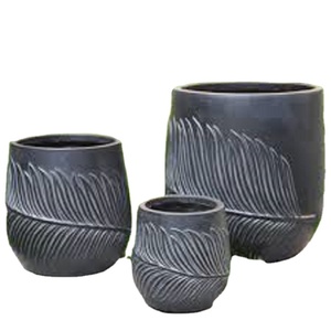 Maceta rústica de Metal hecha a mano con diseño de hojas Aplicación de jardín decorativa para el hogar Nuevo diseño Fabricante hecho a mano Exportador - Product Image 1