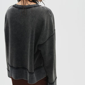 เสื้อสเวตเตอร์คอกลมสำหรับผู้หญิงเสื้อสเวตเตอร์คอกลมพิมพ์ลายแบบสวมหัวขนาดใหญ่พิเศษโลโก้ตามสั่ง - Product Image 4