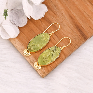 Pendientes de Latón Hechos a Mano con Baño de Oro y Ópalo Verde para Atuendos Diarios, Pendientes de Latón Modernos para Eventos Especiales - Product Image 3