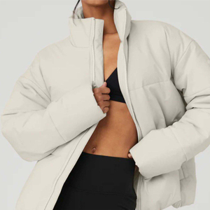 Chaqueta acolchada ligera de primera calidad para mujer, venta al por mayor, ropa de abrigo cálida acolchada con aislamiento, abrigo de invierno elegante diseñado para la moda - Product Image 6