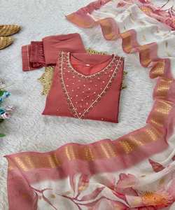 FANTAISIE ROMAINE EN SOIE ET DENTELLE DE TRAVAIL HAUT BAS AVEC DUPATTA FESTIVE WEAR PRIX DE GROS VÊTEMENT ETHNIQUE PÊCHE - Product Image 1