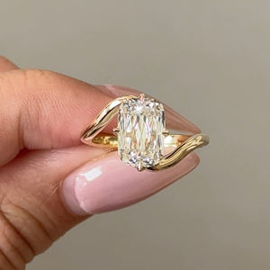 Bague en diamant de laboratoire de 2 carats de qualité supérieure, en argent sterling 925, certifiée IGI, taille brillant VVS2, couleur E, style féminin et mignon - Product Image 3