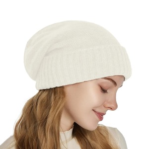 Gorro de Punto para Mujer, Suave y Cálido para Invierno, Estilo Holgado, Apto para Ciclismo, Forrado de Satén, con Características Comunes de Tejido - Product Image 5