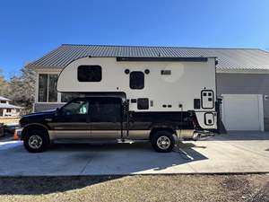 Camper para Camioneta Palomino HS-2910 |   Camper Deslizable para Camioneta |   Autocaravana Compacta Forest River para Aventuras al Aire Libre - Product Image 2