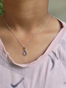 Colgante minimalista de piedra lunar arcoíris, joyería con cadena ligera, collar elegante hecho a mano para mujer, colección de moda - Product Image 2