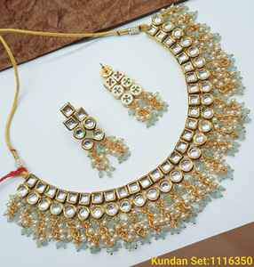 ENSEMBLE DE BIJOUX INDIENS TRADITIONNELS ET À LA MODE EN CUIVRE ENSEMBLE DE BIJOUX DE MARIAGE POUR FEMMES BOUCLES D'OREILLES ET COLLIER - Product Image 4