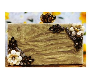 Colgador de bolsas de metal World Craft Impex con diseño elegante para uso nupcial en venta - Product Image 3