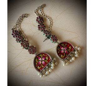 2025 boucles d'oreilles chandelier modernes plaquées argent imprimées à la main pour femmes accessoires élégants avec design personnalisé en vente - Product Image 1