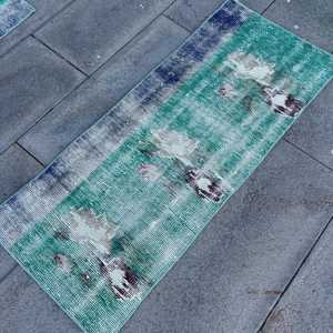 Alfombra de 1.6x3.9 pies, Alfombra Turca Vintage, Alfombra Marroquí de Lana Azul Verde - Product Image 2