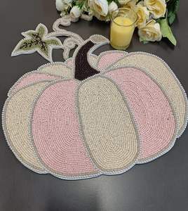 ที่ชาร์จทรงกลมทำด้วยมือสำหรับการรับประทานอาหารสุดหรูและของตกแต่งวันหยุดลูกปัดทำมือไม่เหมือนใครที่รองจานบนเฟอร์นิเจอร์บ้าน - Product Image 1