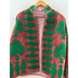 Chaqueta de Terciopelo Autumn Melon Garden con Bordado Suzani Hecho a Mano en Terracota y Verde Bosque - Product Image 3