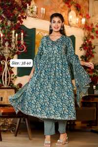 Démarquez-vous de la foule et faites une déclaration de mode avec cet ensemble de costume zari détaillé en dentelle Deep Sapphire au prix de gros - Product Image 2