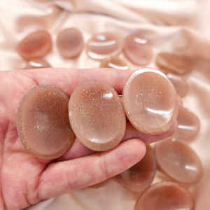 Venta al por mayor personalizado Feng Shui meditación preocupación piedra gema natural cristales tallados SUNSTONE MOONSTONE para Reiki cristal curativo - Product Image 4