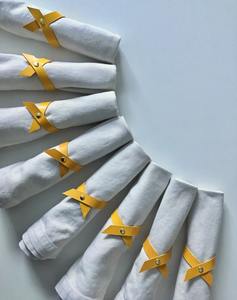 Servilletero de cuero amarillo, accesorio de Decoración de mesa elegante para comedor en casa, boda y fiesta, pieza decorativa elegante y vibrante - Product Image 3