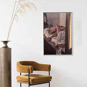 Impression sur toile d'un couple élégant enlacé et s'embrassant - Décoration artistique moderne, encadrée en blanc - Product Image 1