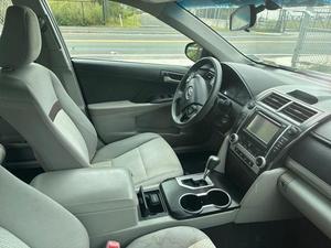 Toyota Camry LE 2013, sièges en cuir, pneus R17, conduite à gauche, intérieur clair, berline automatique - Product Image 5